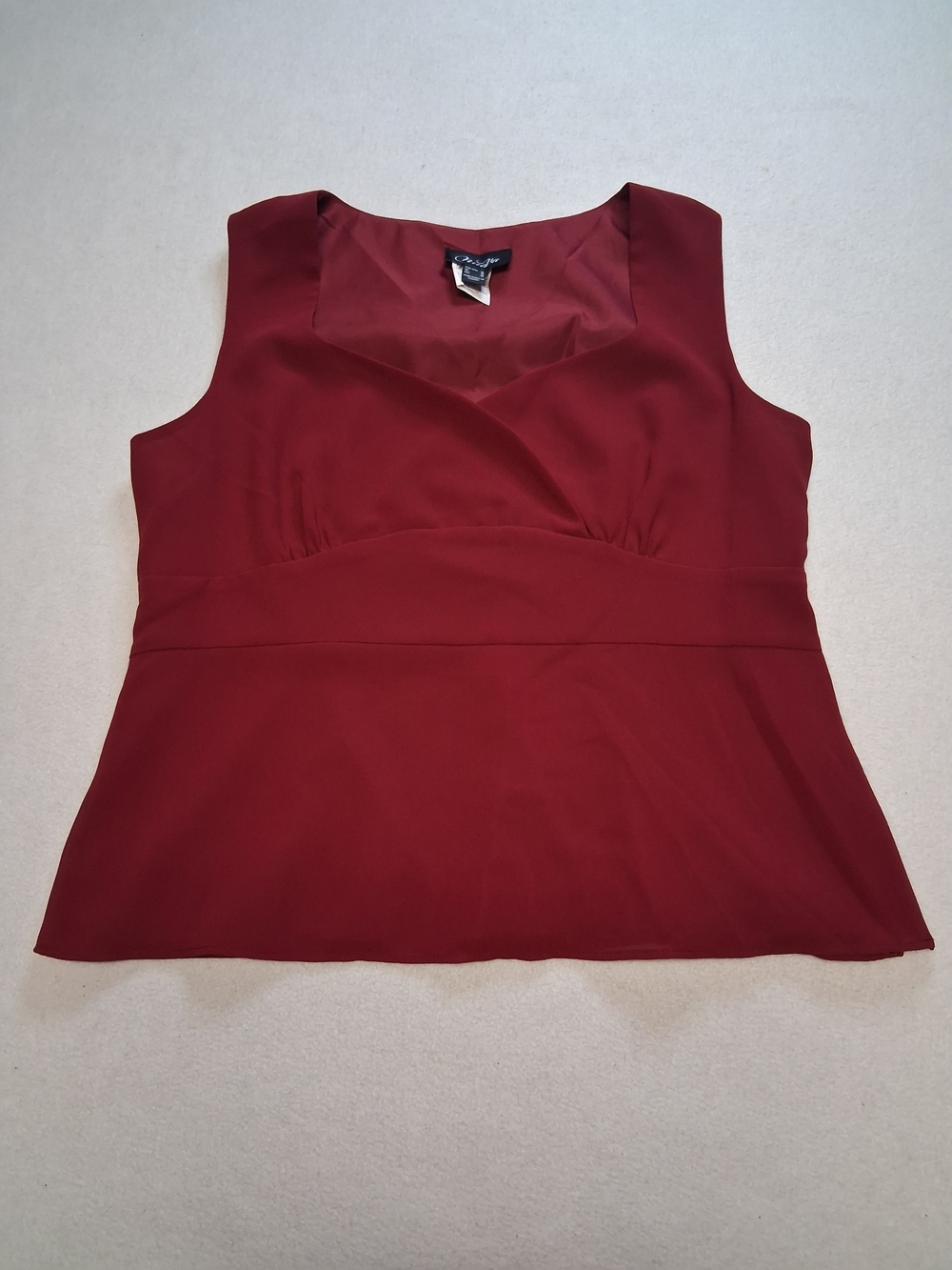 Vintage Worthington Sleeveless V-Neck Peplum Top in Burgundy